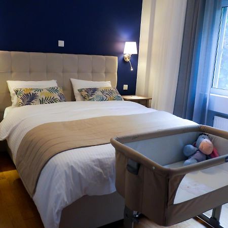 Garden Apartment Next To The Mall -Private Parking Athen Eksteriør billede