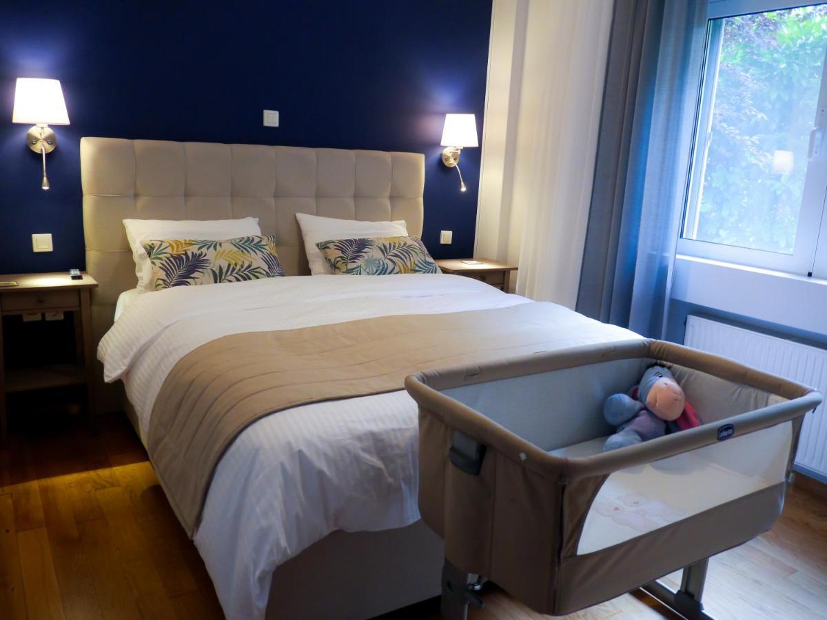 Garden Apartment Next To The Mall -Private Parking Athen Eksteriør billede