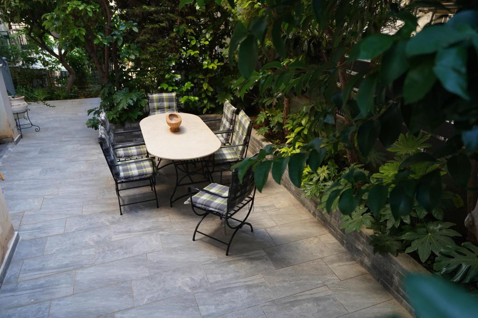Garden Apartment Next To The Mall -Private Parking Athen Eksteriør billede