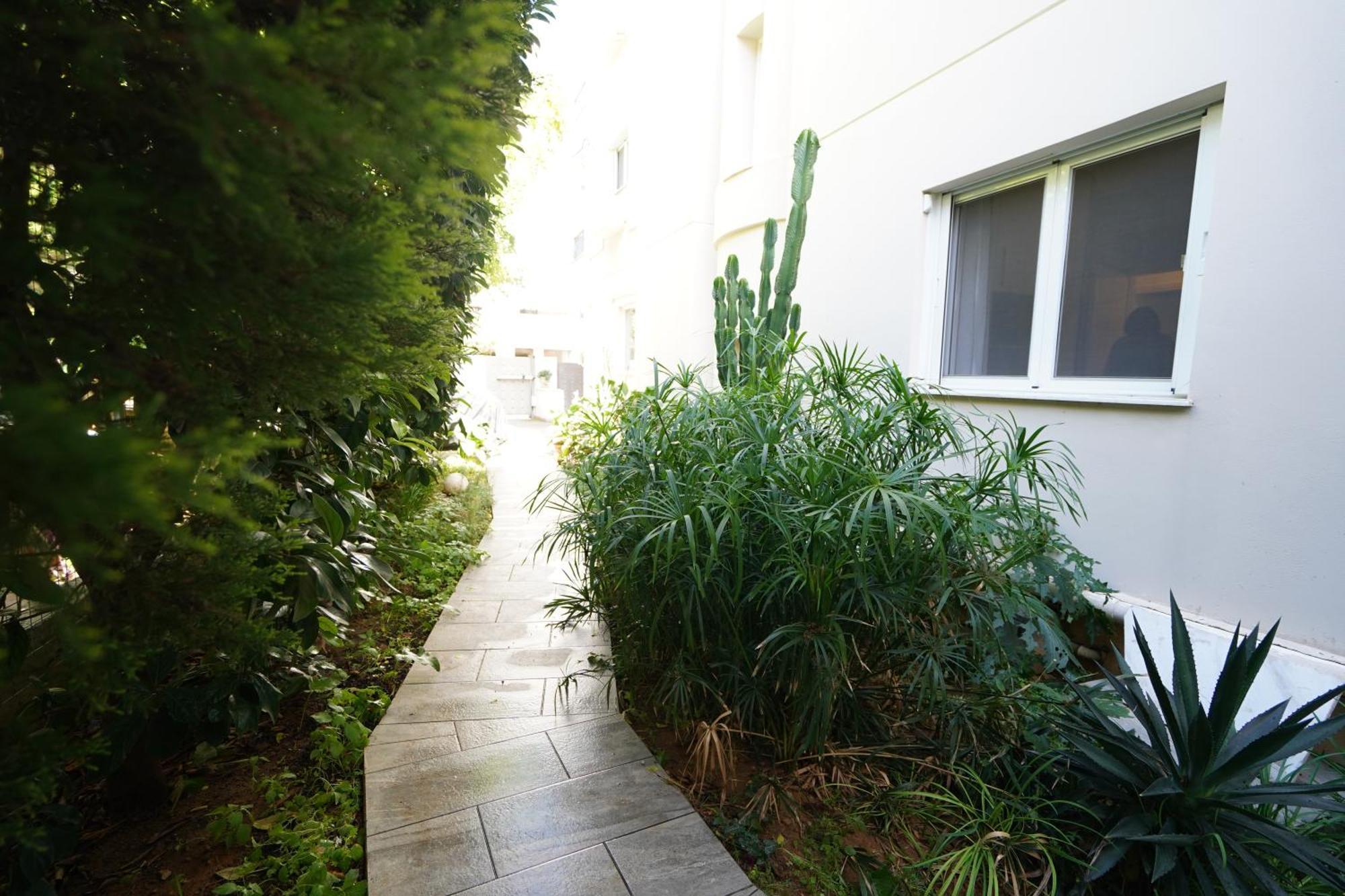 Garden Apartment Next To The Mall -Private Parking Athen Eksteriør billede